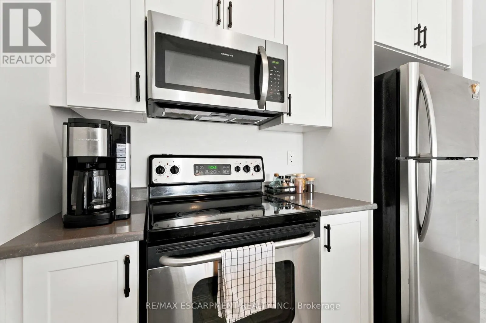 411 - 125 SHOREVIEW PLACE