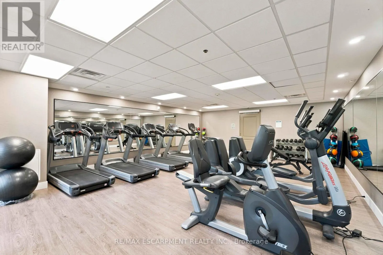 411 - 125 SHOREVIEW PLACE