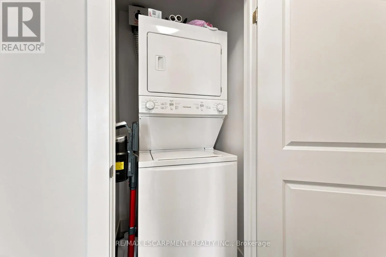 411 - 125 SHOREVIEW PLACE