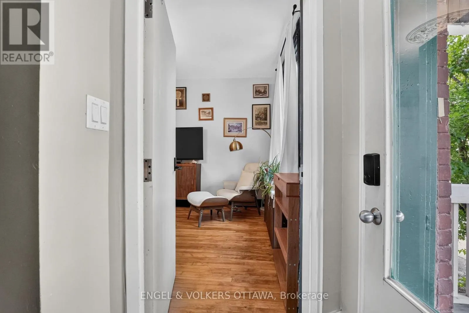 128 SECOND AVENUE