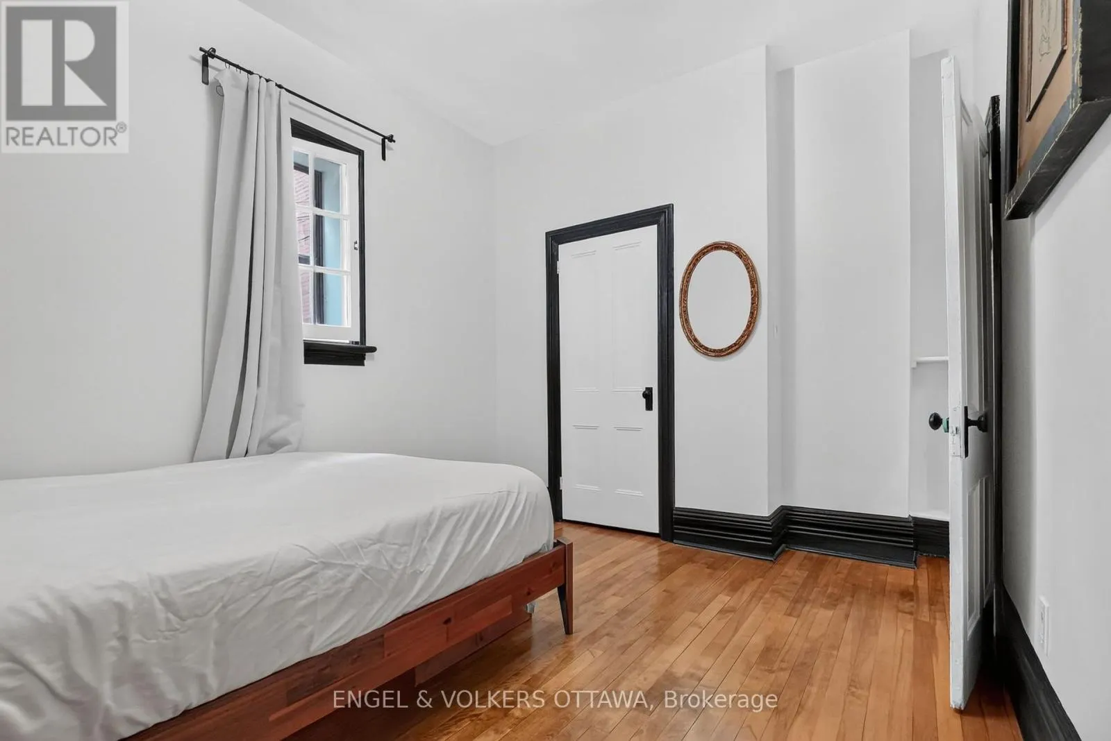 128 SECOND AVENUE
