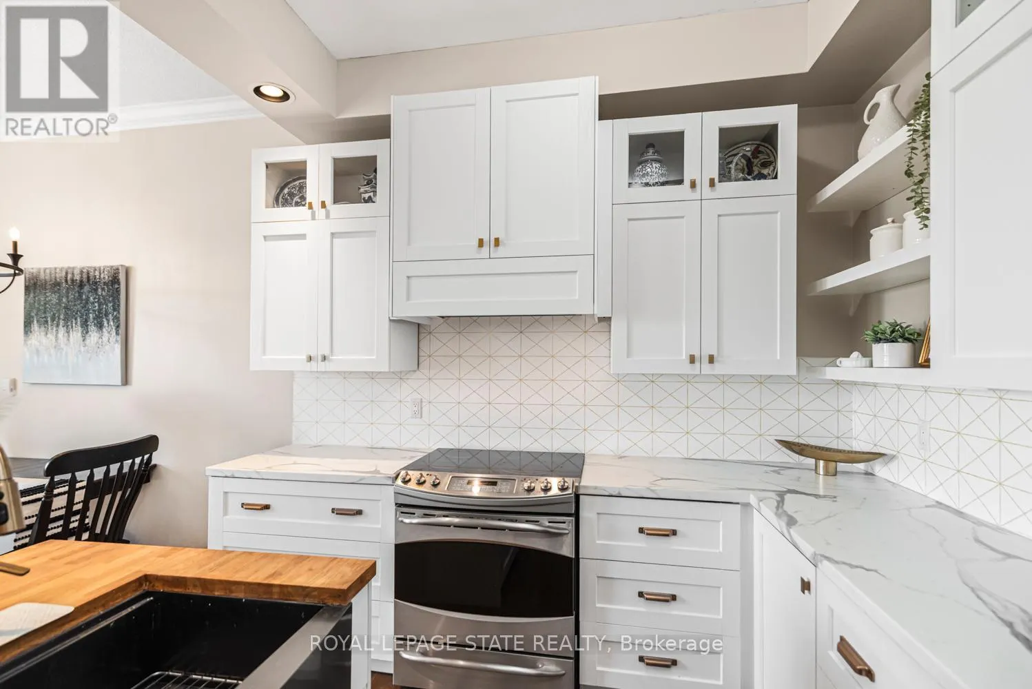 311 - 262 DUNDAS STREET E