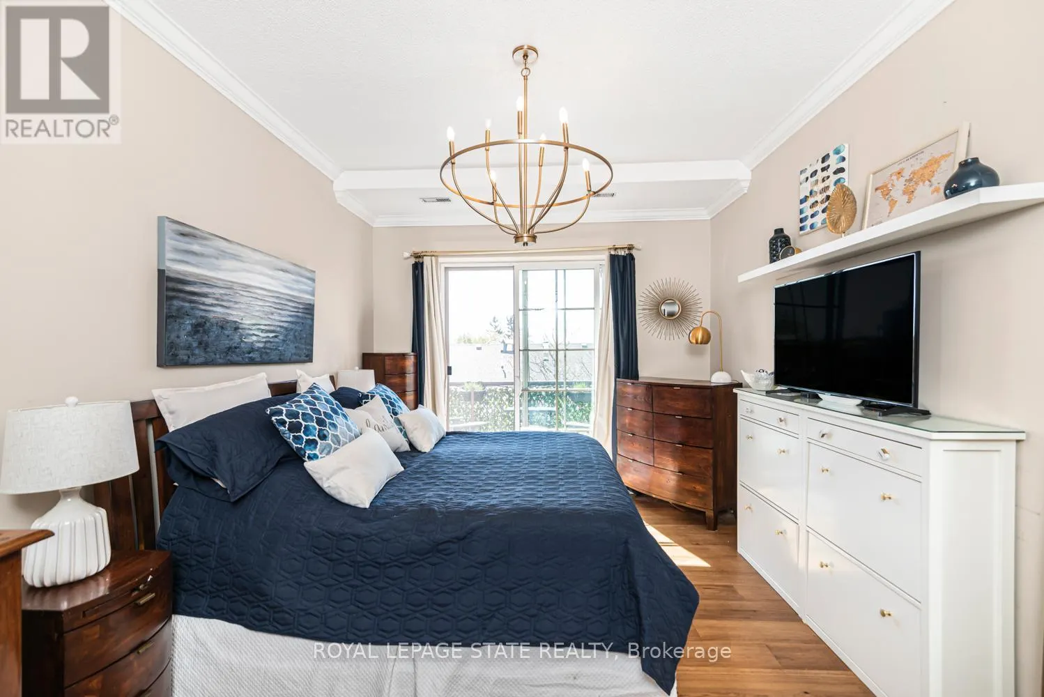 311 - 262 DUNDAS STREET E
