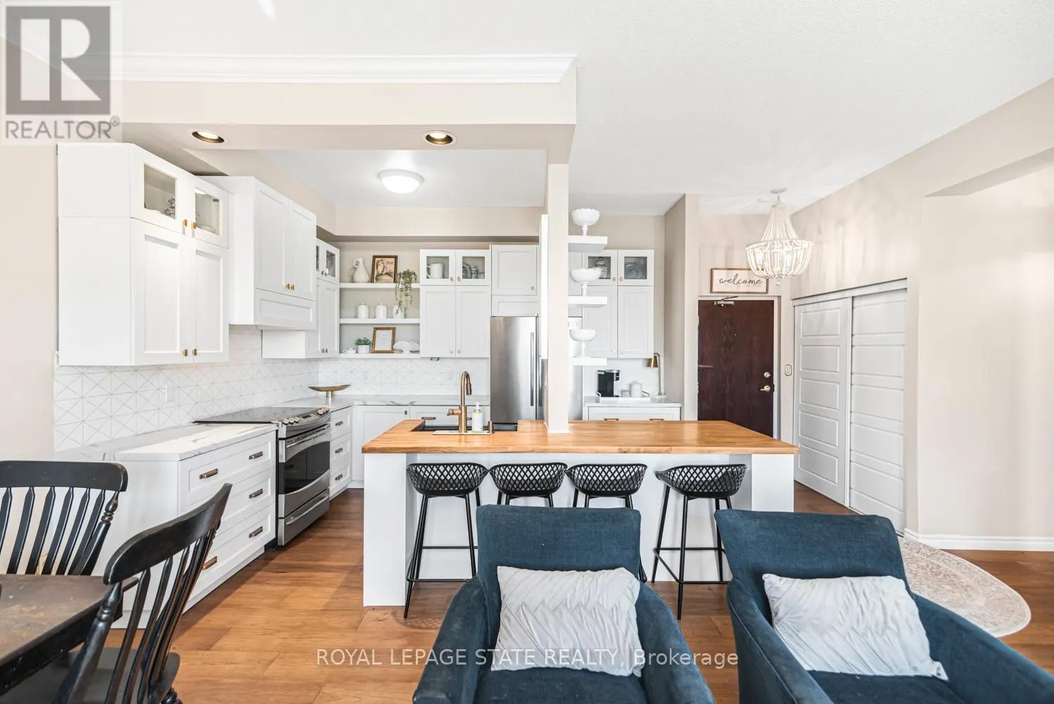 311 - 262 DUNDAS STREET E