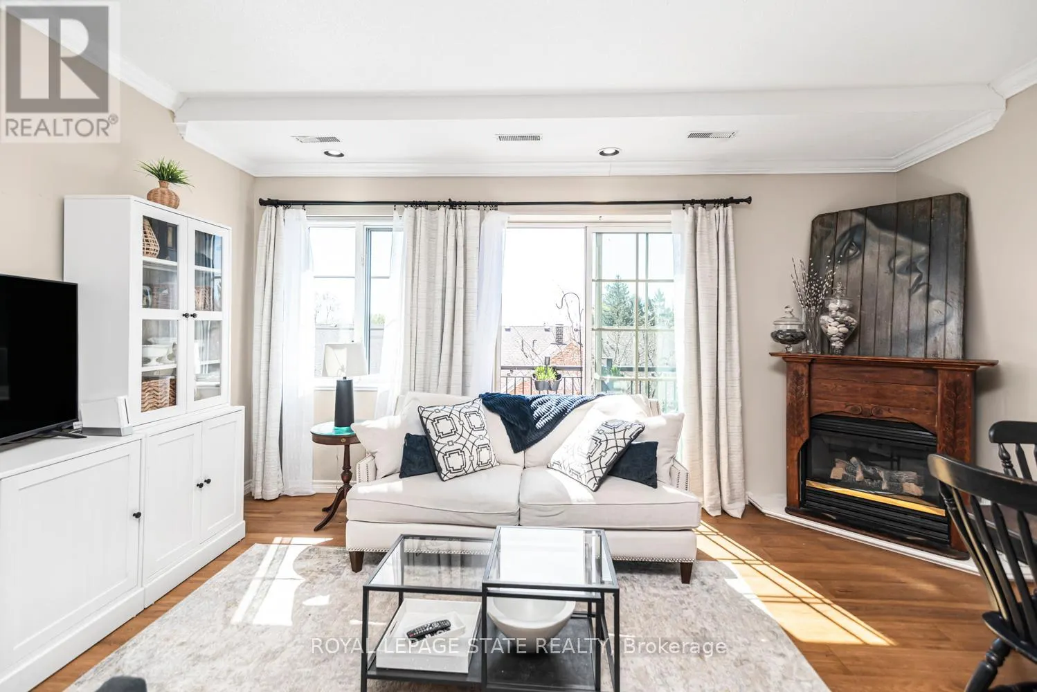 311 - 262 DUNDAS STREET E