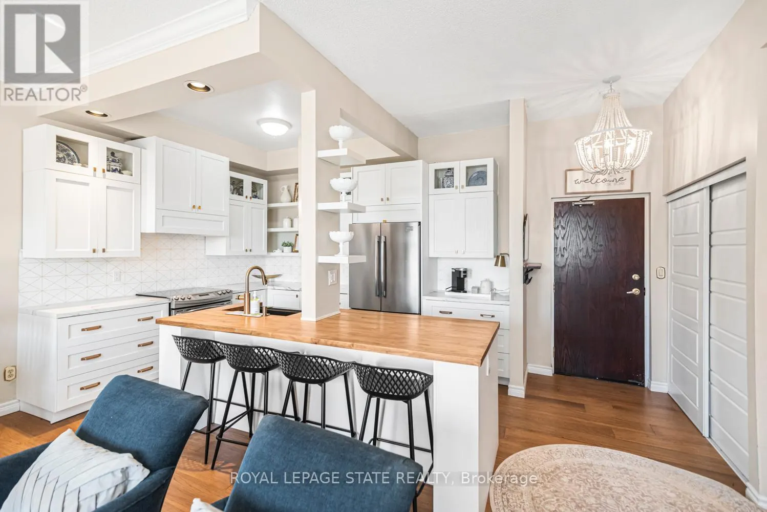 311 - 262 DUNDAS STREET E