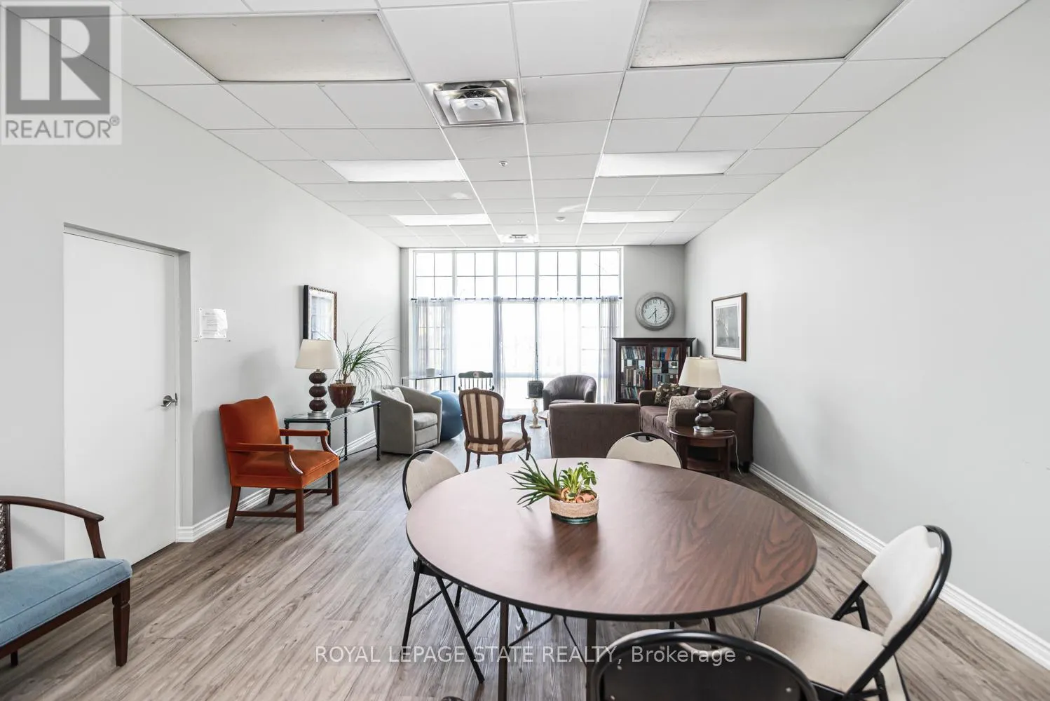 311 - 262 DUNDAS STREET E