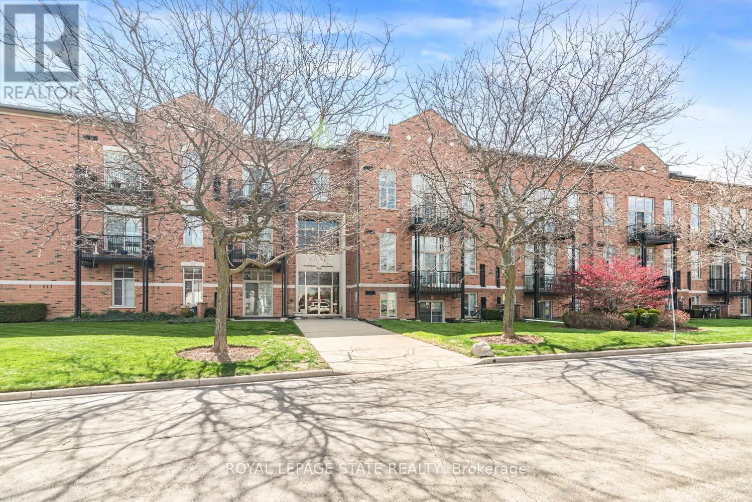 311 - 262 DUNDAS STREET E