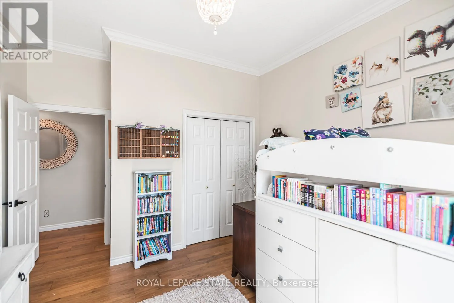311 - 262 DUNDAS STREET E