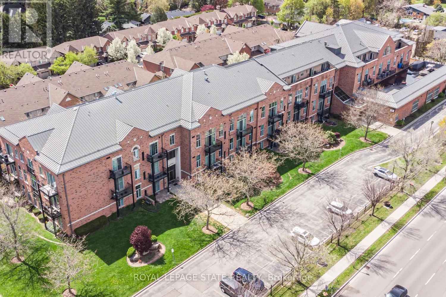 311 - 262 DUNDAS STREET E
