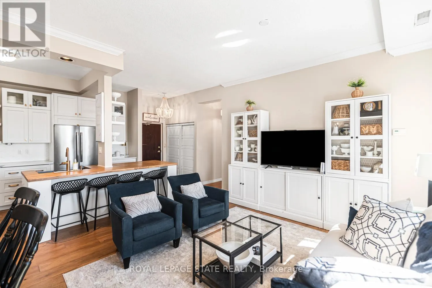 311 - 262 DUNDAS STREET E