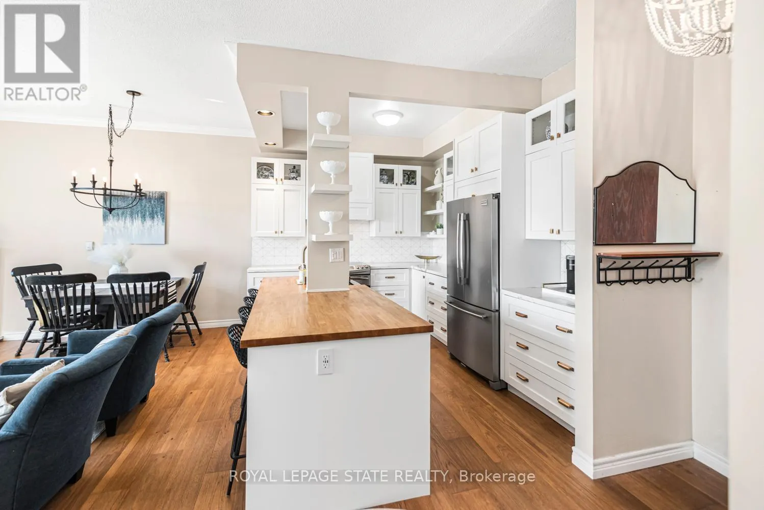 311 - 262 DUNDAS STREET E