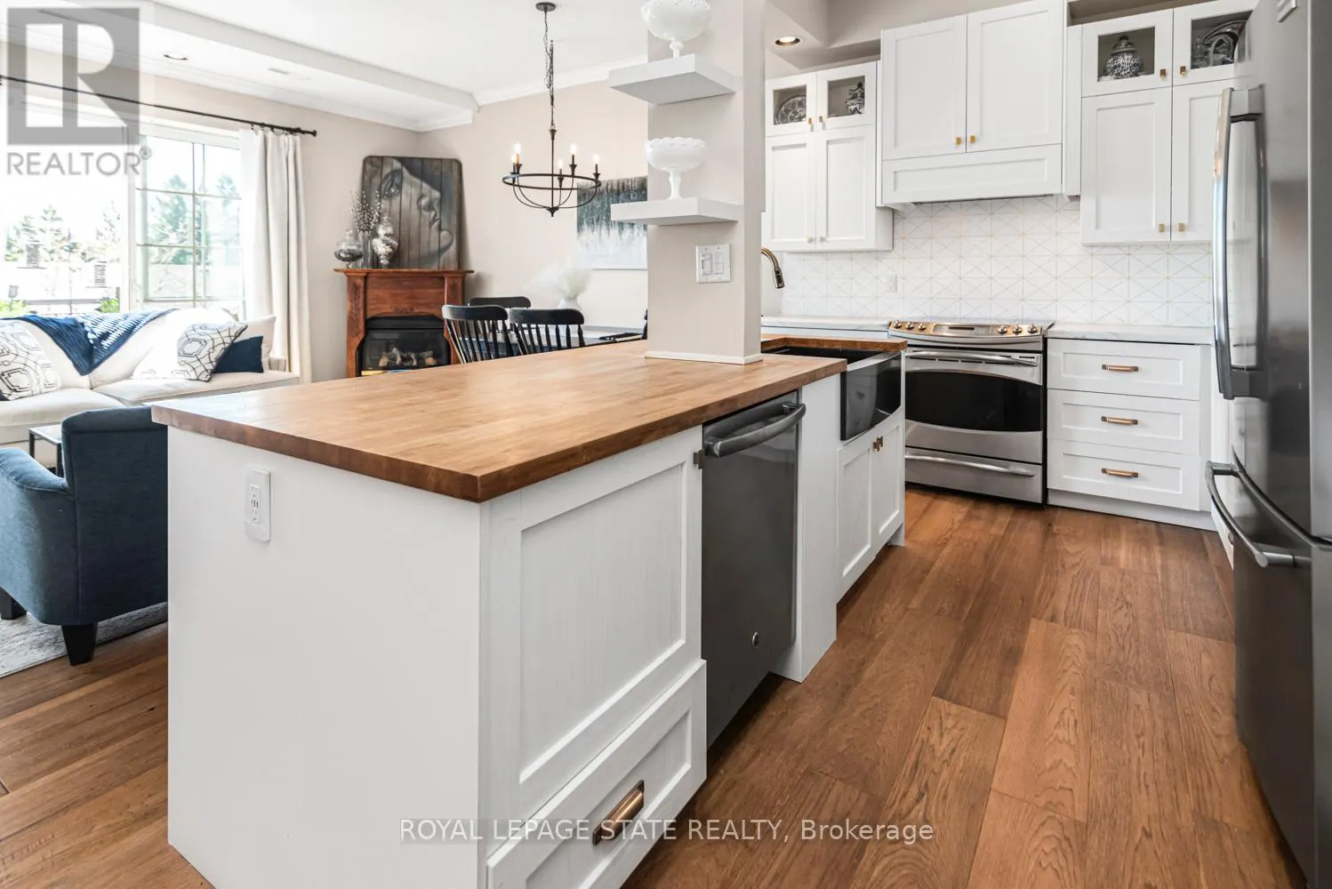 311 - 262 DUNDAS STREET E