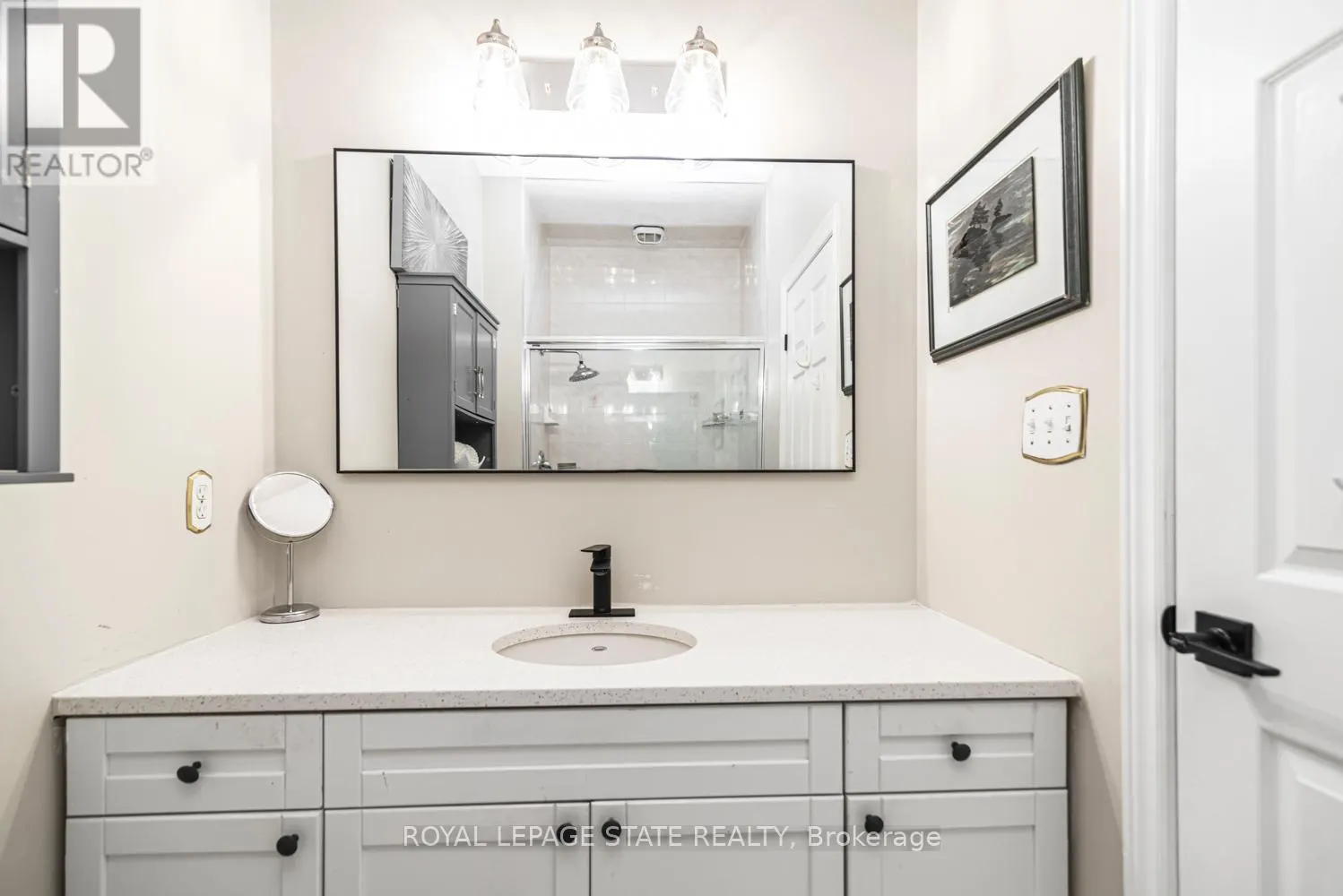 311 - 262 DUNDAS STREET E