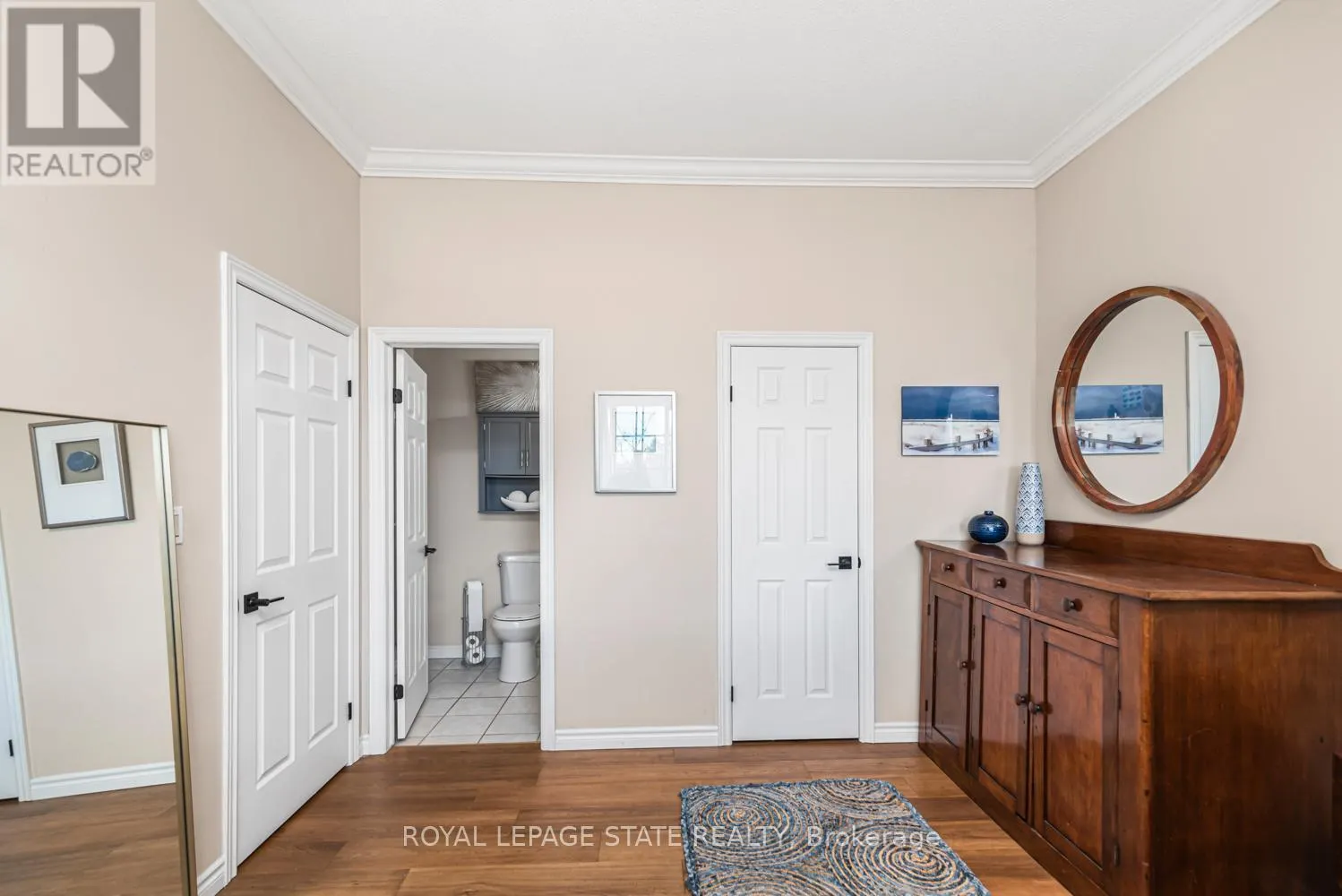 311 - 262 DUNDAS STREET E