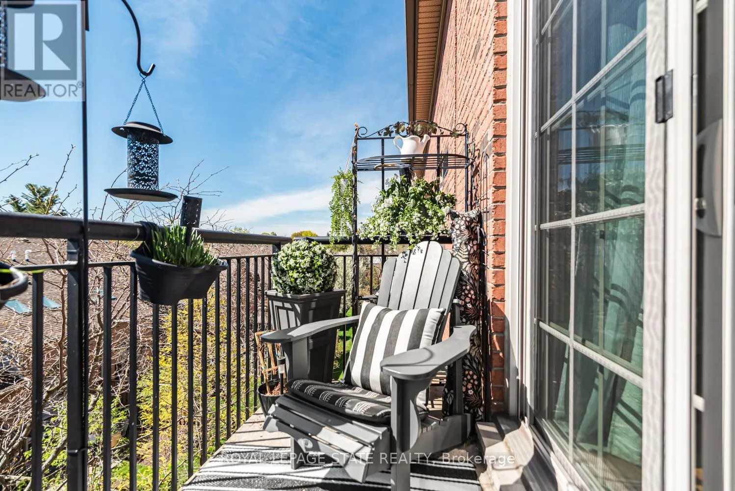 311 - 262 DUNDAS STREET E