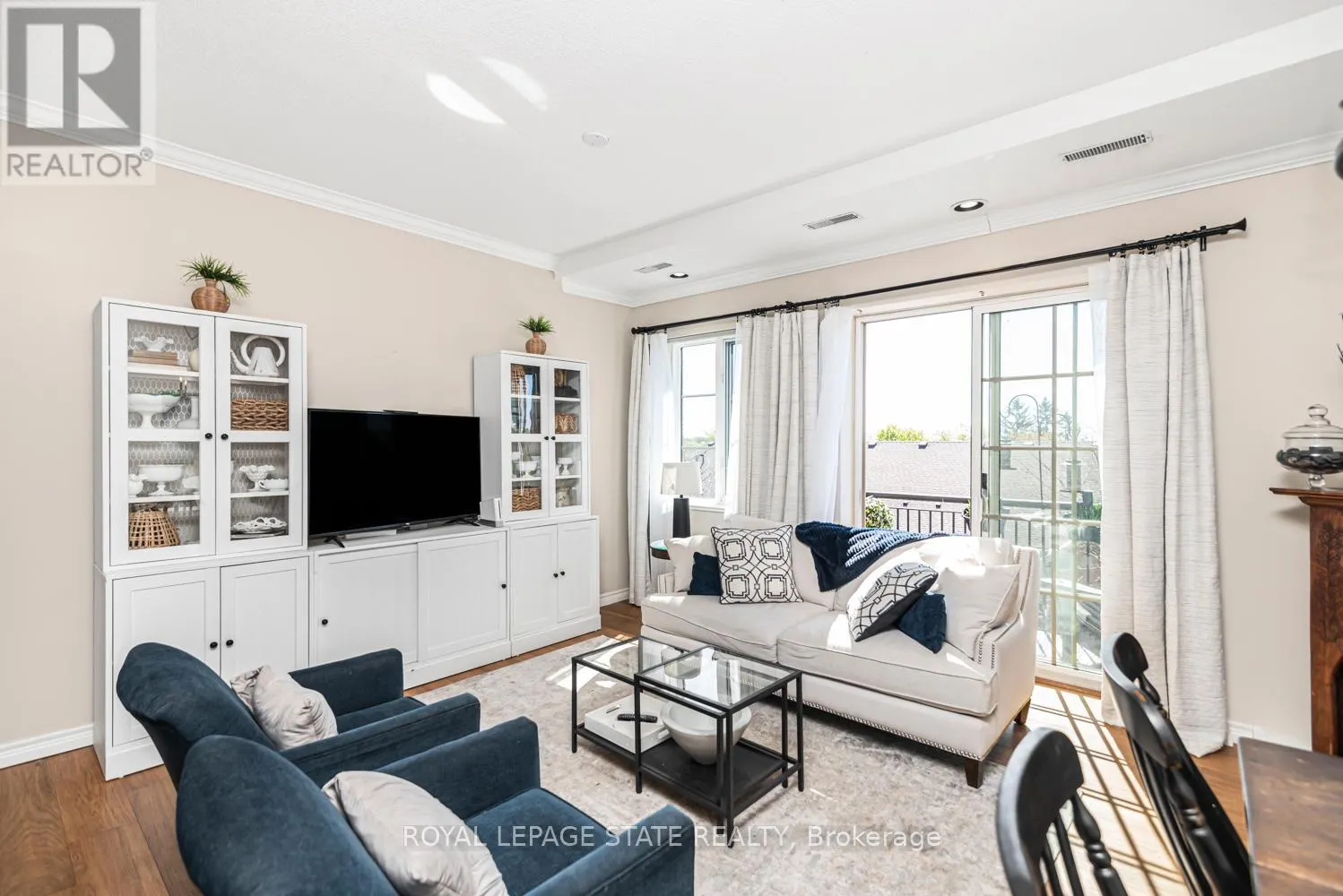 311 - 262 DUNDAS STREET E