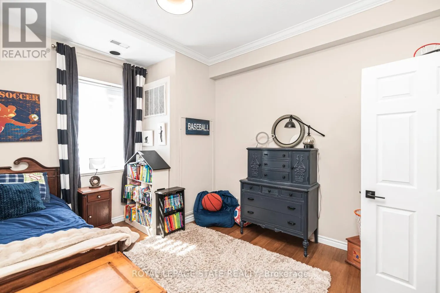311 - 262 DUNDAS STREET E