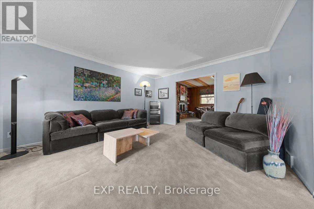 899 DRESDEN CRESCENT