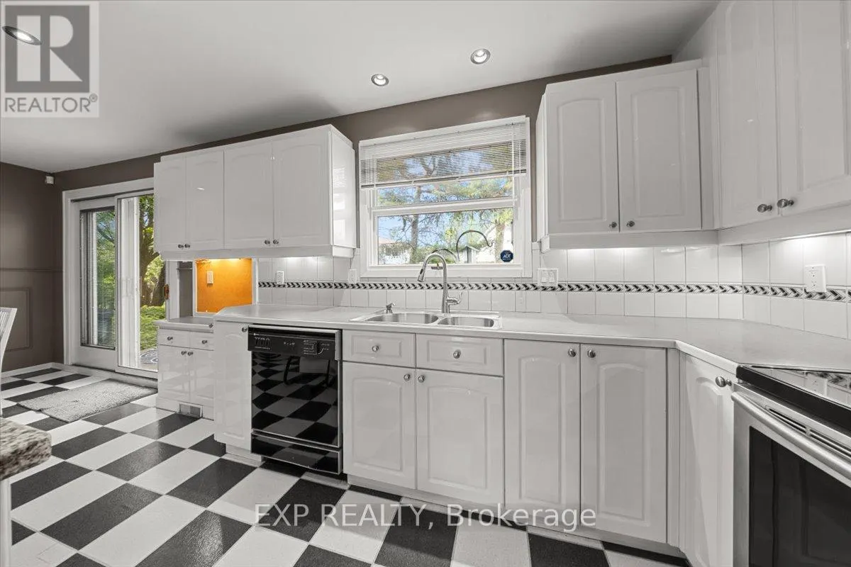 899 DRESDEN CRESCENT