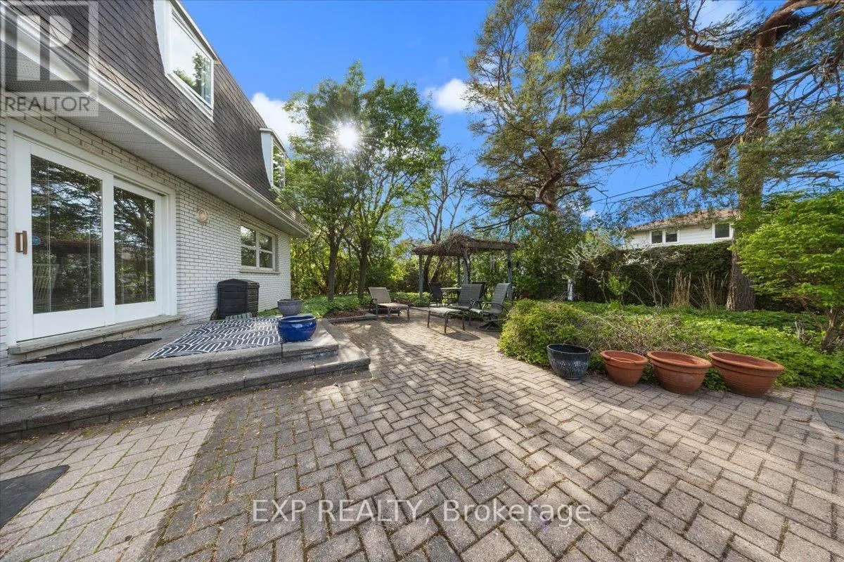 899 DRESDEN CRESCENT