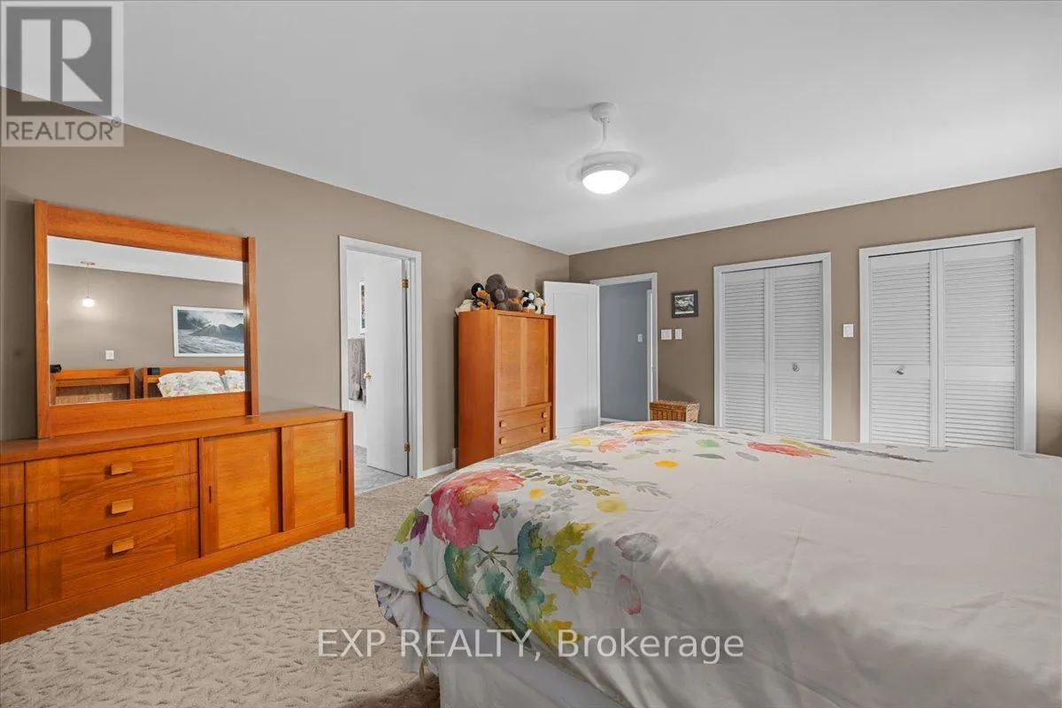 899 DRESDEN CRESCENT