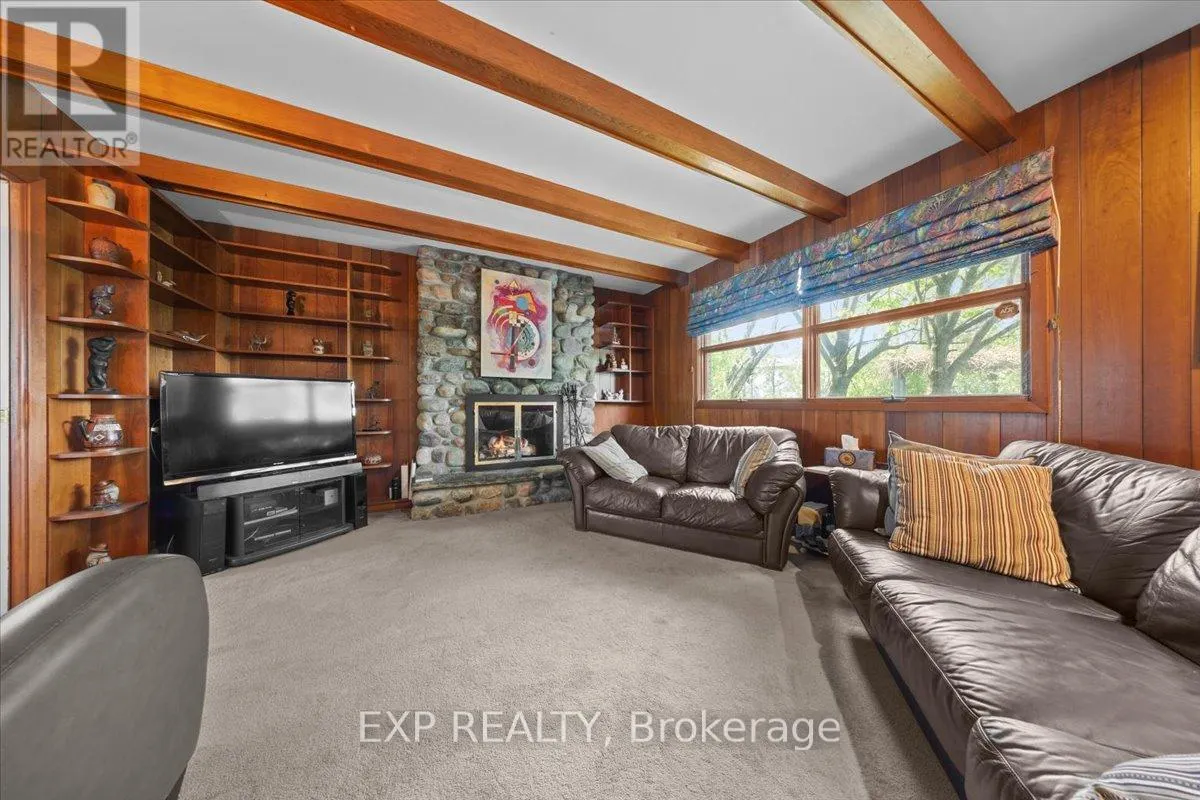 899 DRESDEN CRESCENT