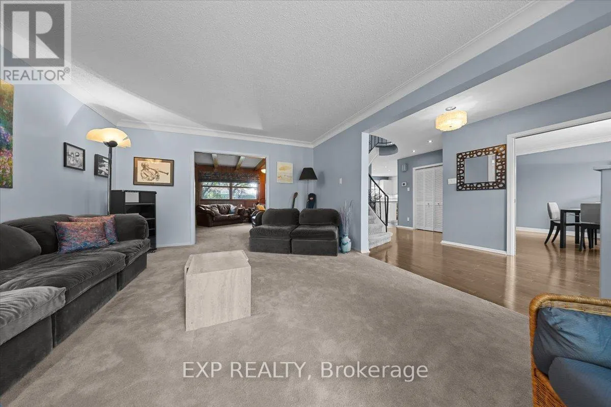 899 DRESDEN CRESCENT