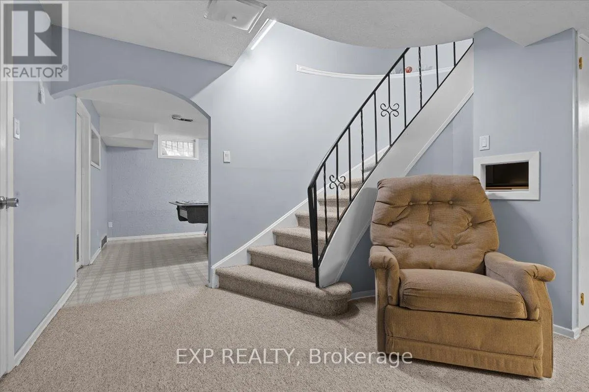 899 DRESDEN CRESCENT