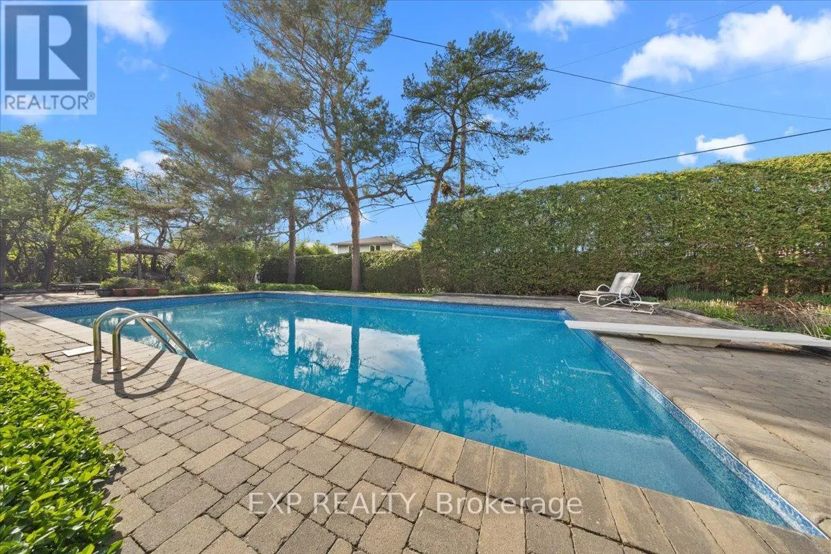 899 DRESDEN CRESCENT