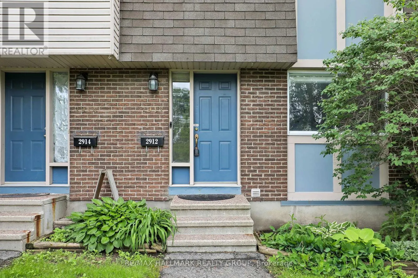 2912 FAIRLEA CRESCENT