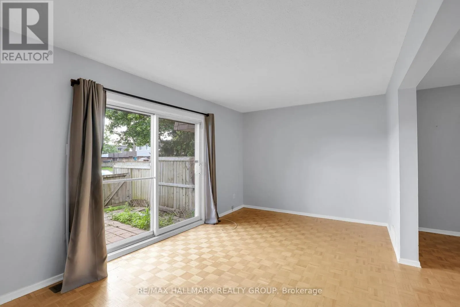 2912 FAIRLEA CRESCENT