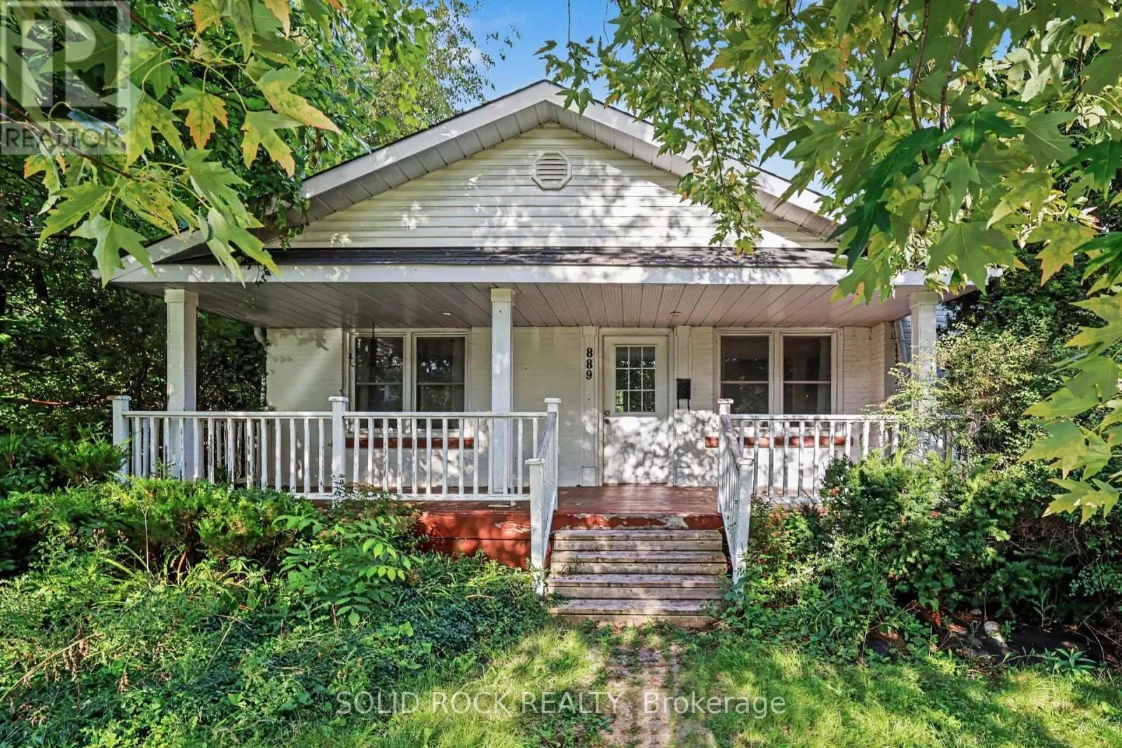 889 MOUNTAINVIEW AVENUE