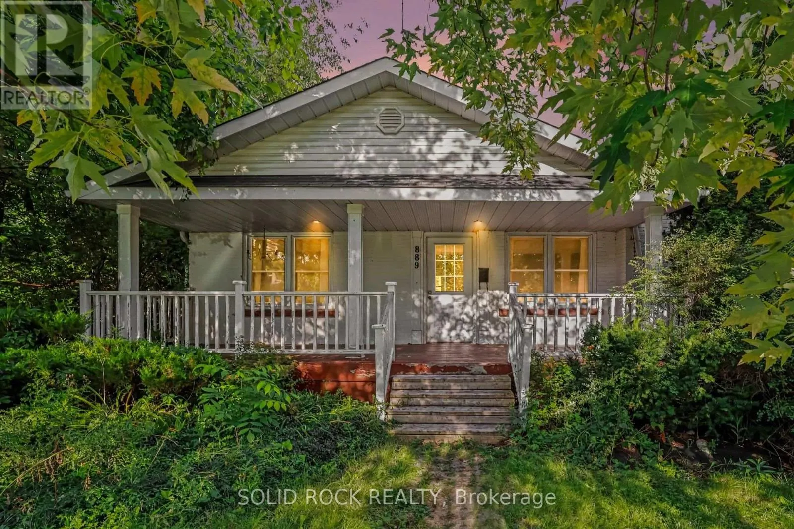 889 MOUNTAINVIEW AVENUE