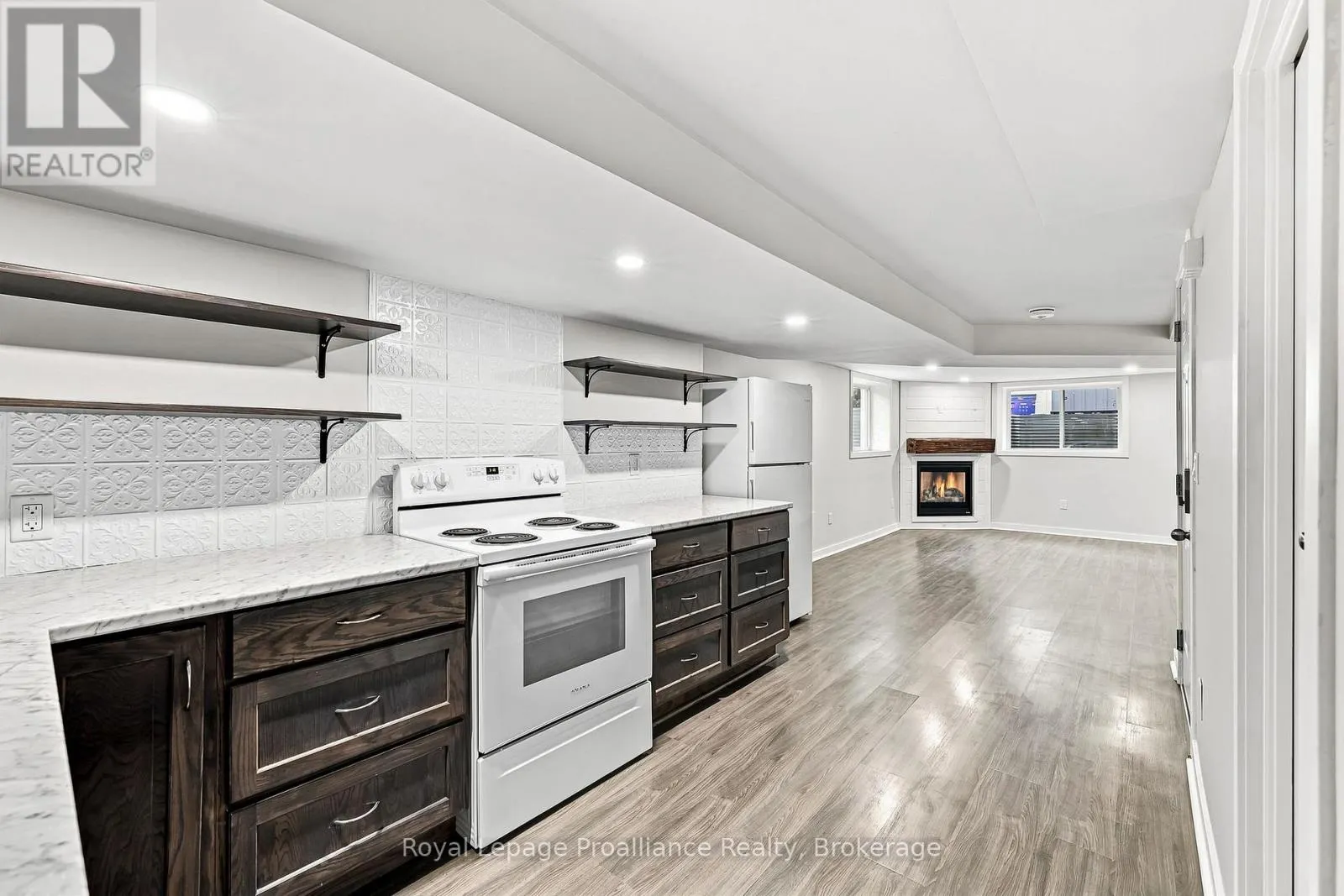 B - 5 JANE STREET #B
