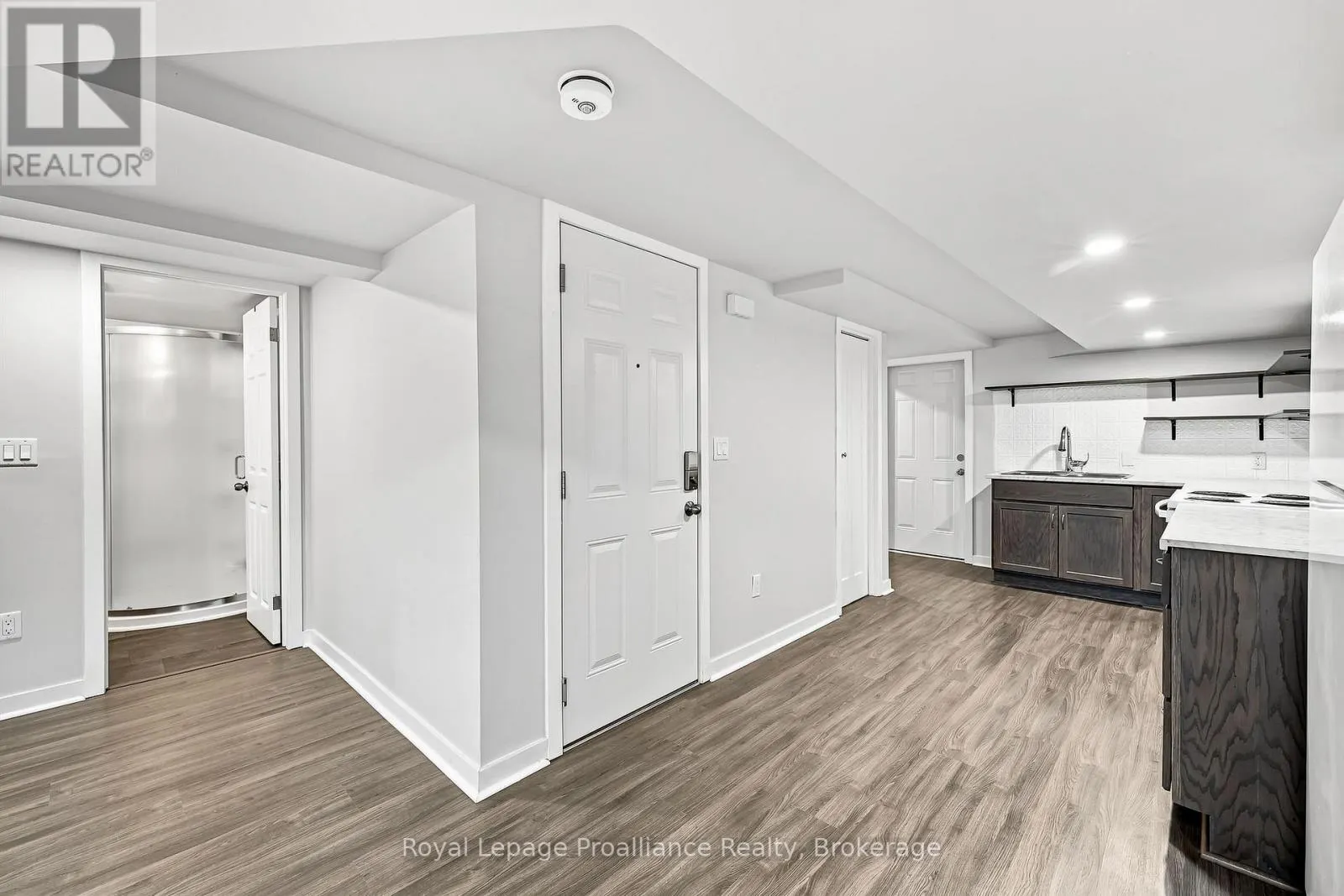 B - 5 JANE STREET #B