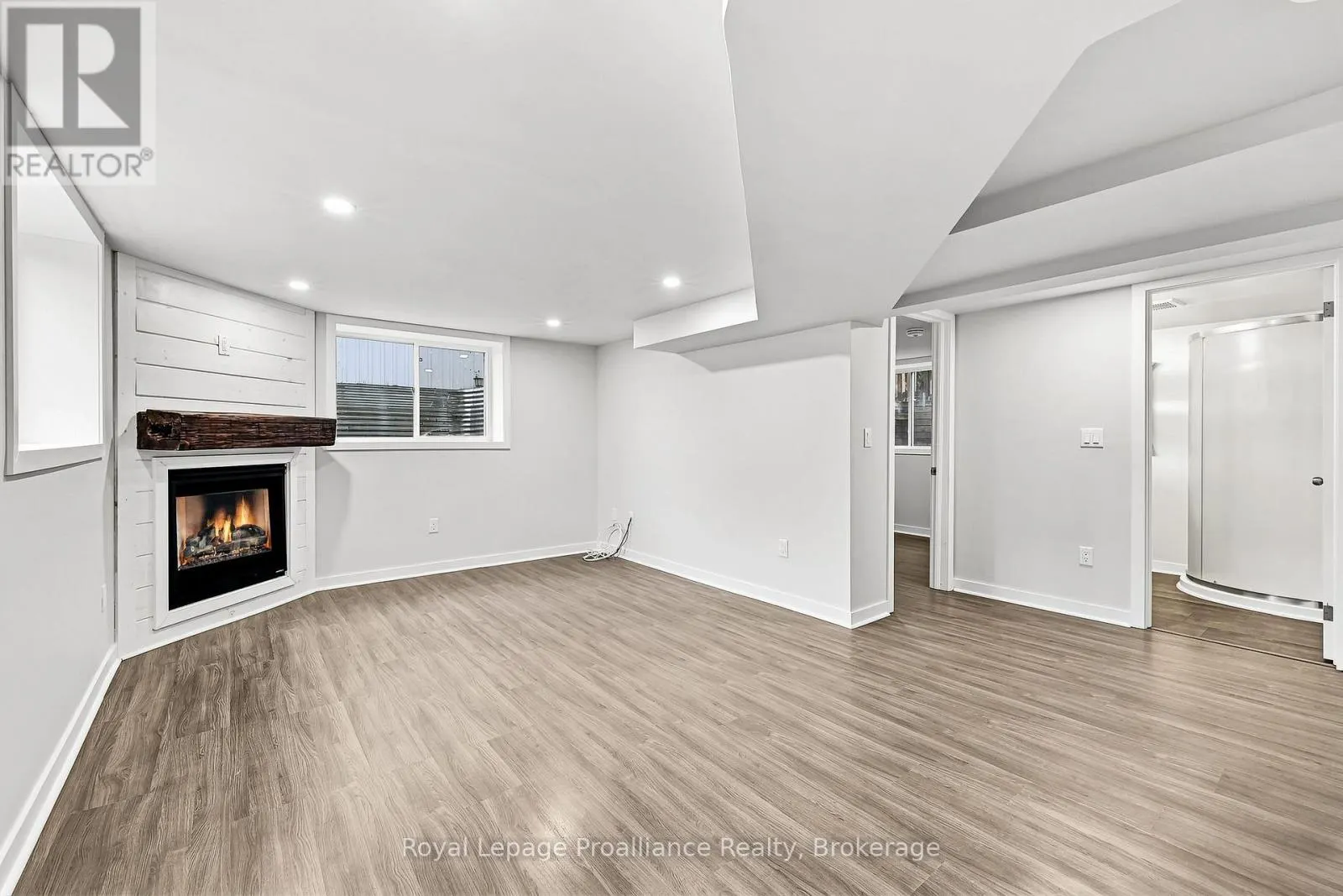B - 5 JANE STREET #B