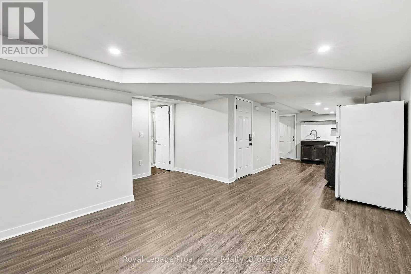 B - 5 JANE STREET #B