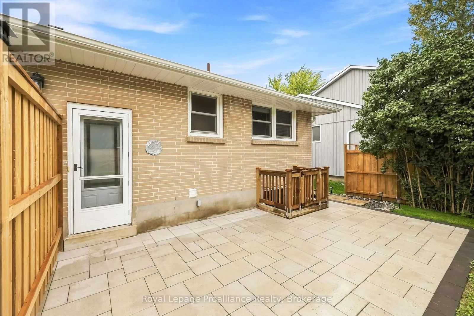 B - 5 JANE STREET #B