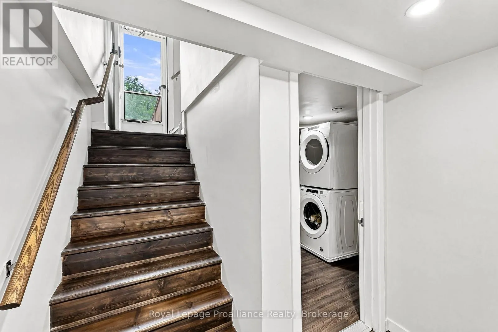 B - 5 JANE STREET #B