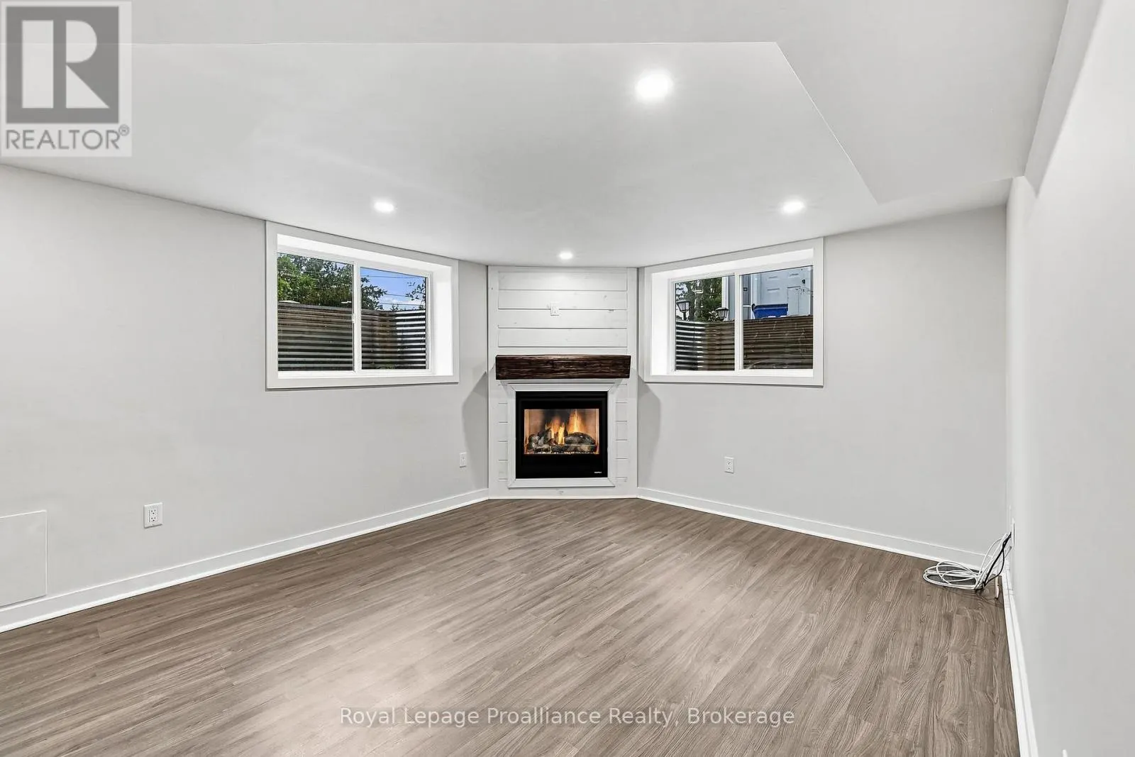 B - 5 JANE STREET #B