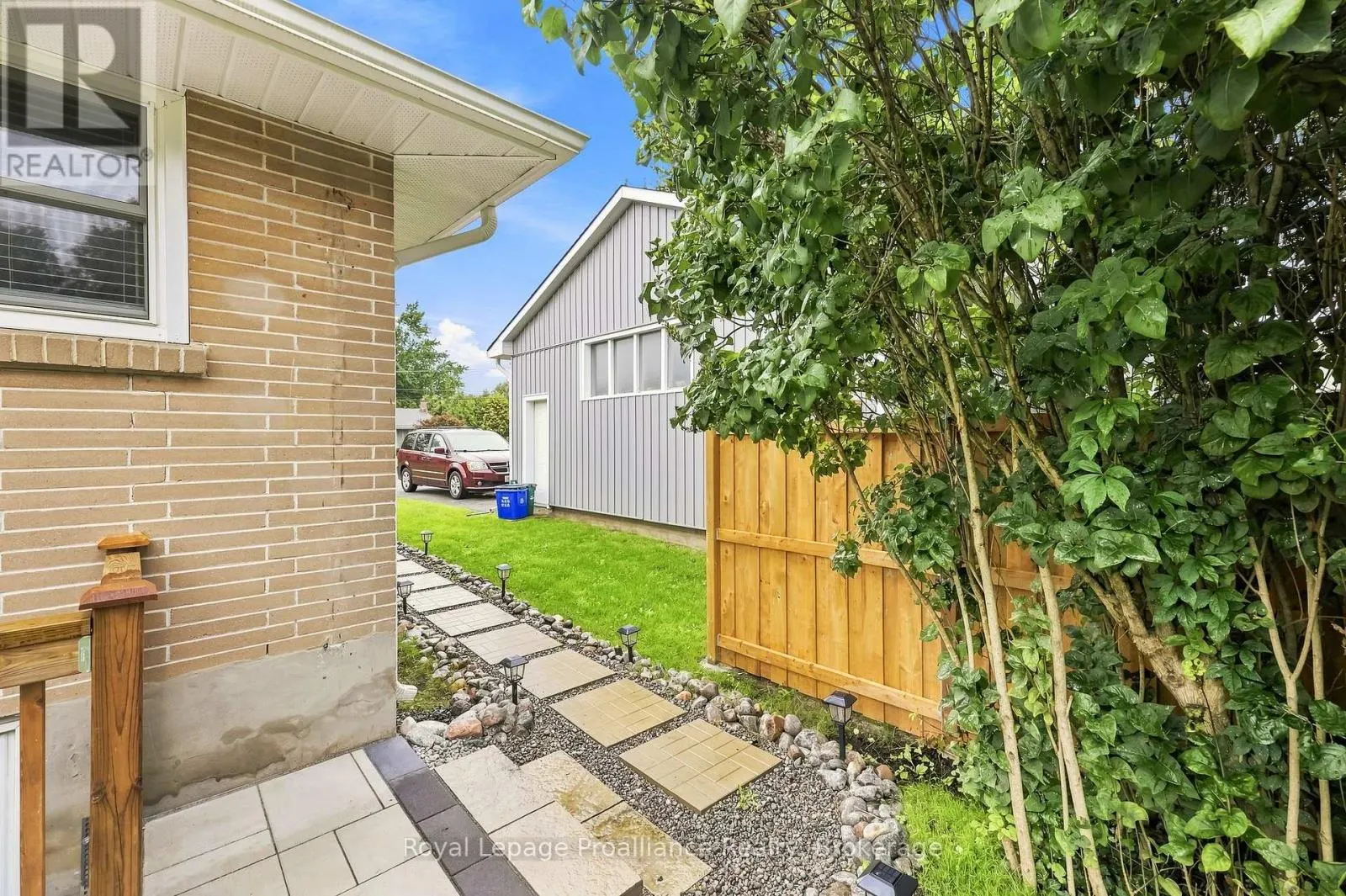 B - 5 JANE STREET #B