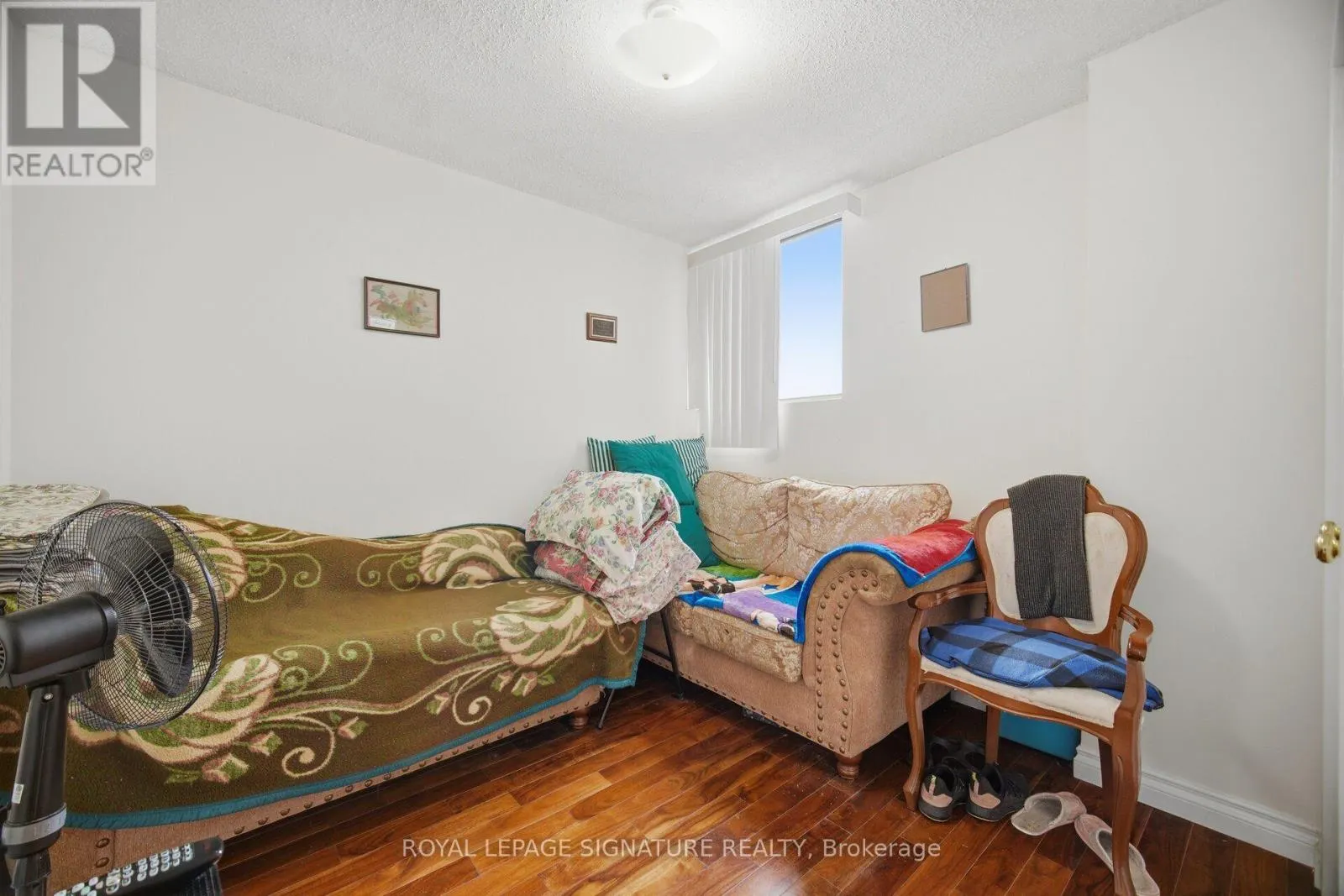 802 - 375 KING STREET N