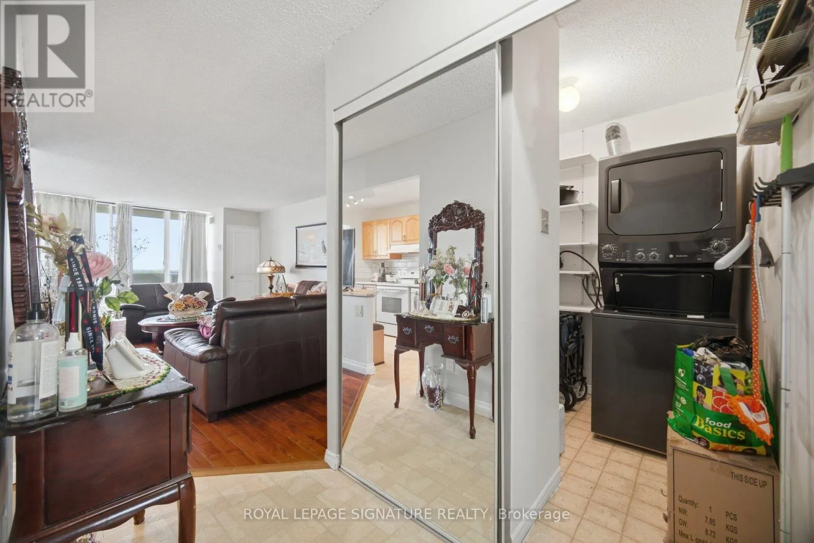 802 - 375 KING STREET N
