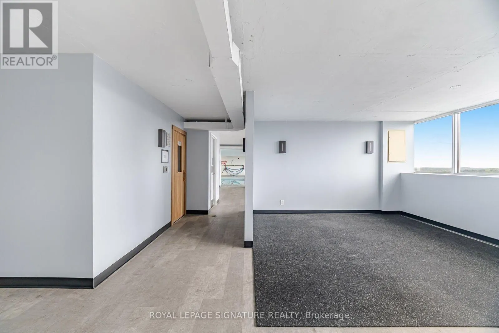 802 - 375 KING STREET N