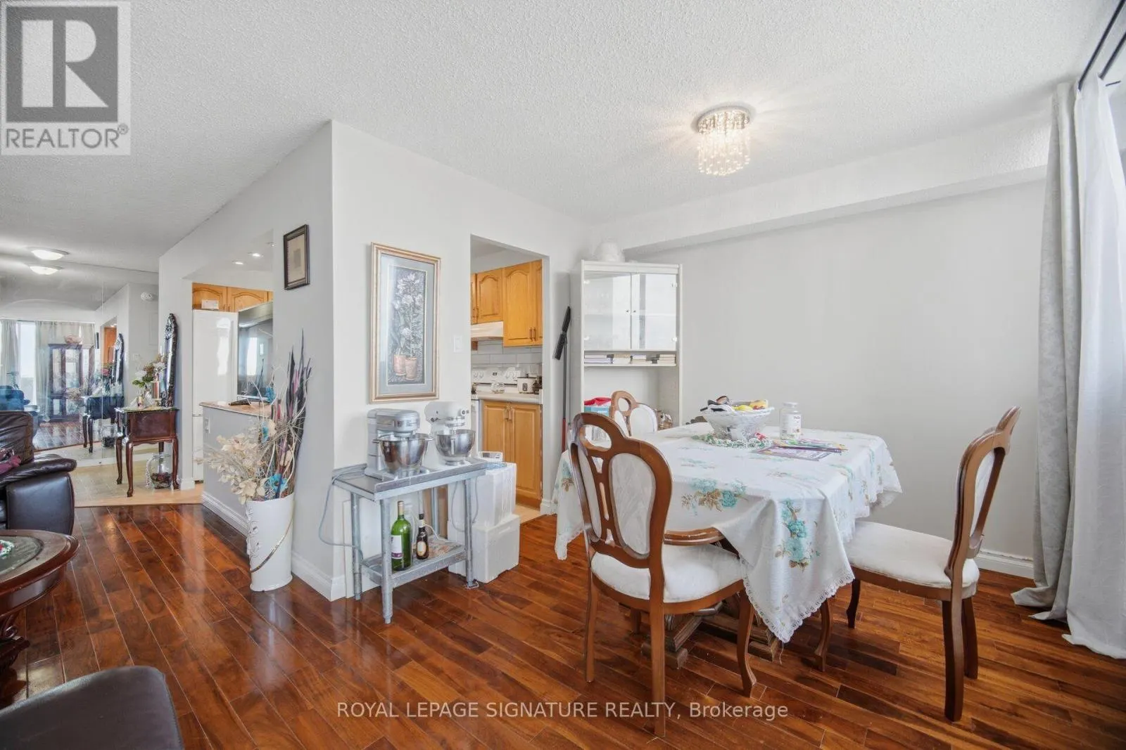 802 - 375 KING STREET N