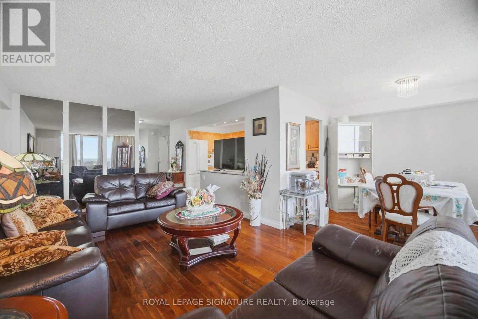 802 - 375 KING STREET N