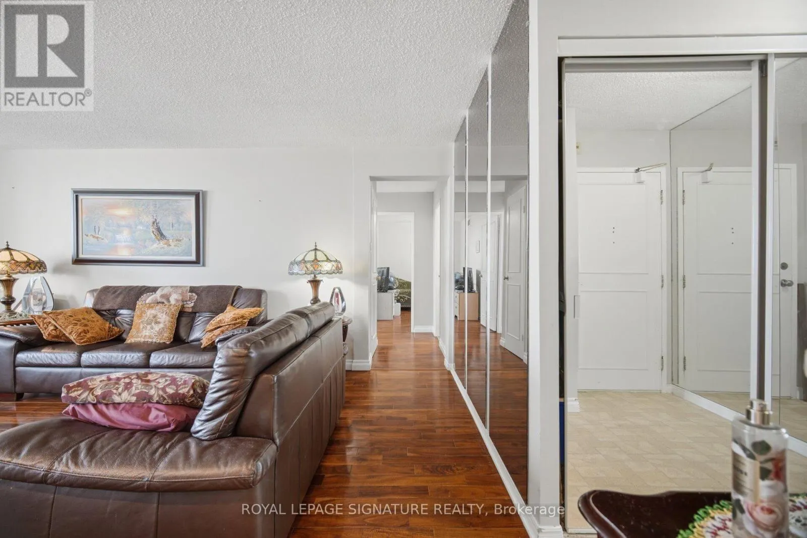 802 - 375 KING STREET N