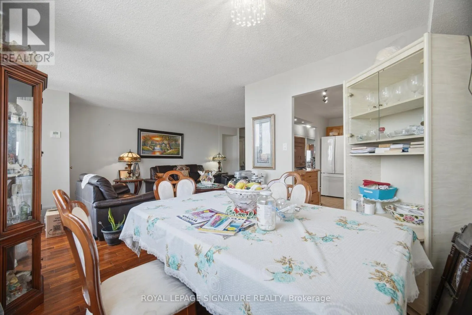 802 - 375 KING STREET N