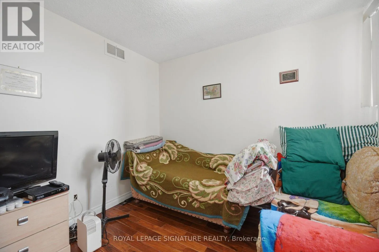 802 - 375 KING STREET N